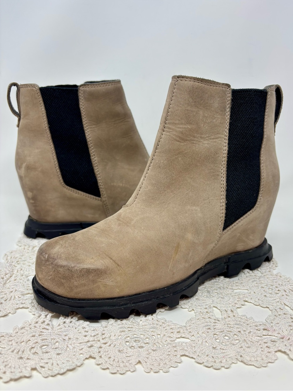 Sorel Joan of Arctic Wedge III Chelsea Hidden Wedge Ankle Boot Taupe Leather 8